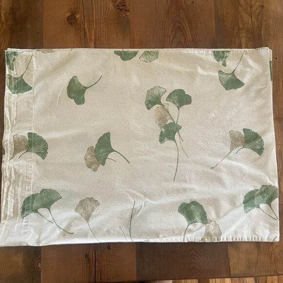 The Company Store 2 Standard Pillowcases Ginkgo Leaf Pattern 100% Cotton - Picture 2 of 4